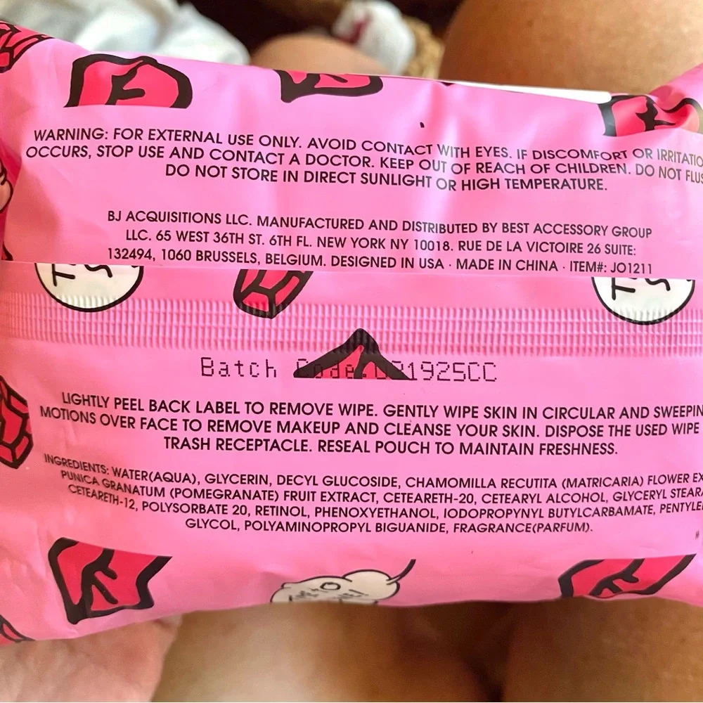 5/$25 Betsey Johnson Pink Retinol Cleansing Facial Wipes 30ct